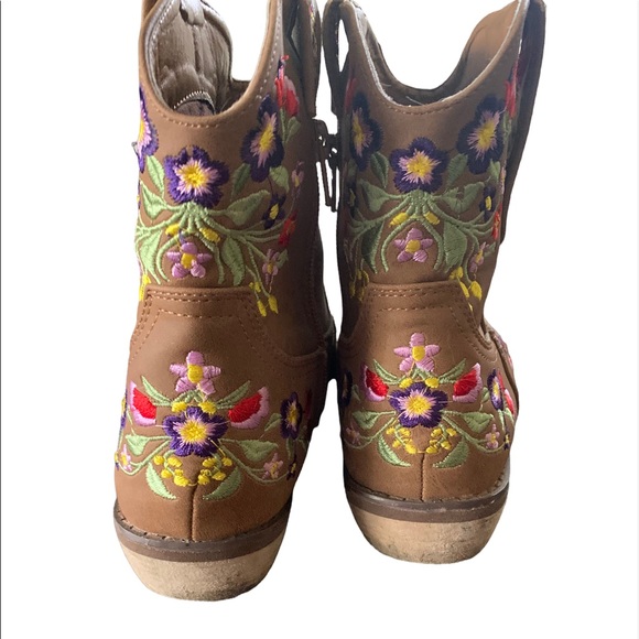 Embroidered zipper boots - Picture 3 of 6